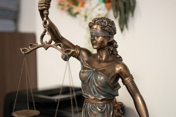 Protección de Derechos Fundamentales y Asesoría Legal Especializada